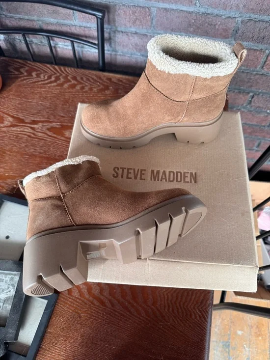 Steve Madden Tan Suede Faux Fur Cuffed Lug Sole Ankle Booties - Picture 2 of 3